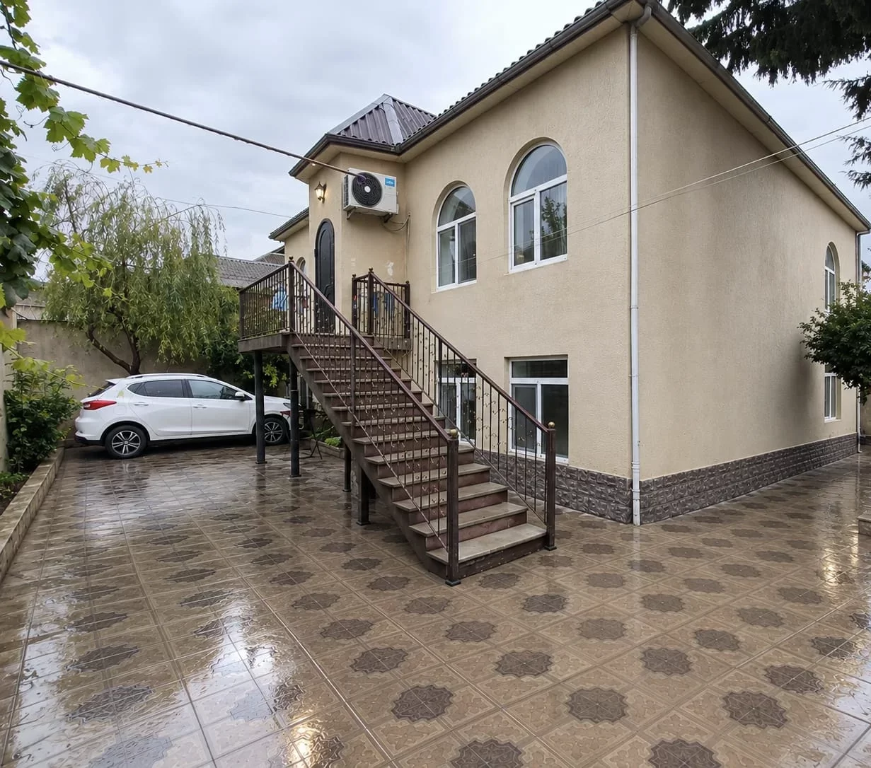 Satılır həyət evi, Bakıxanov