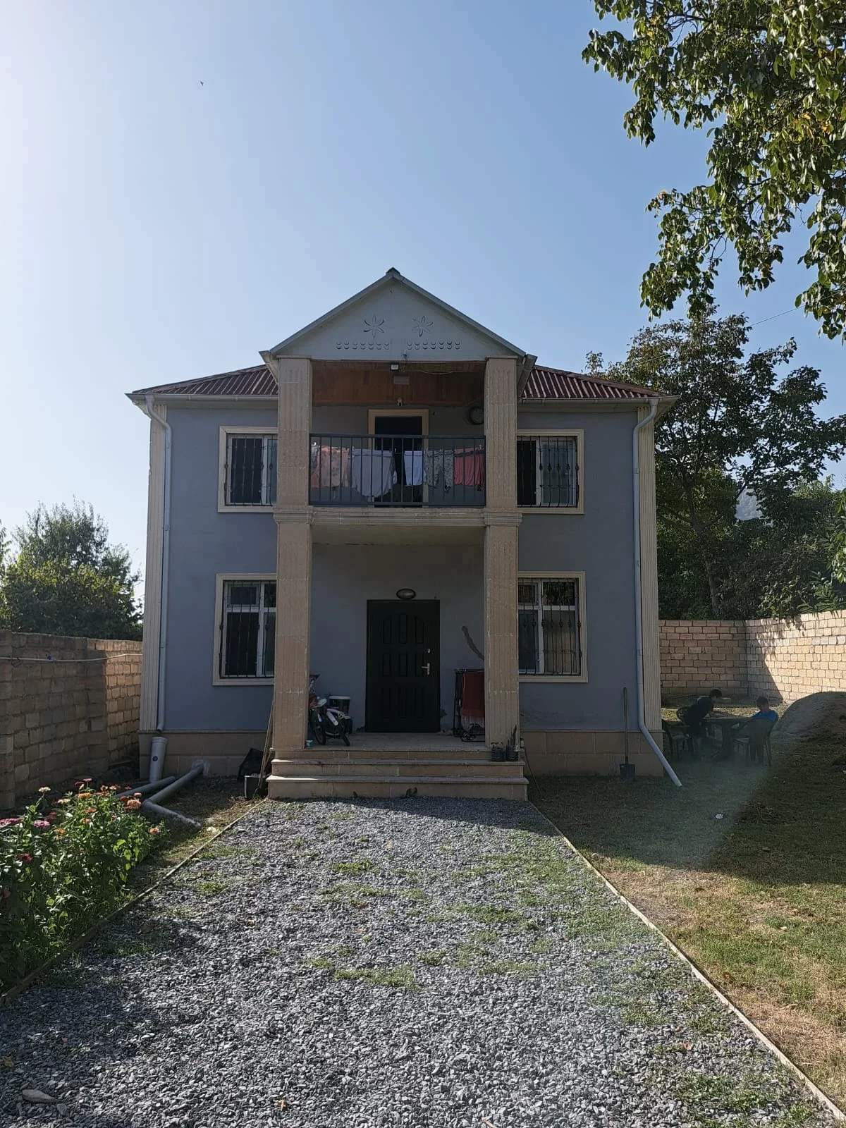 Satılır həyət evi, Qəbələdə