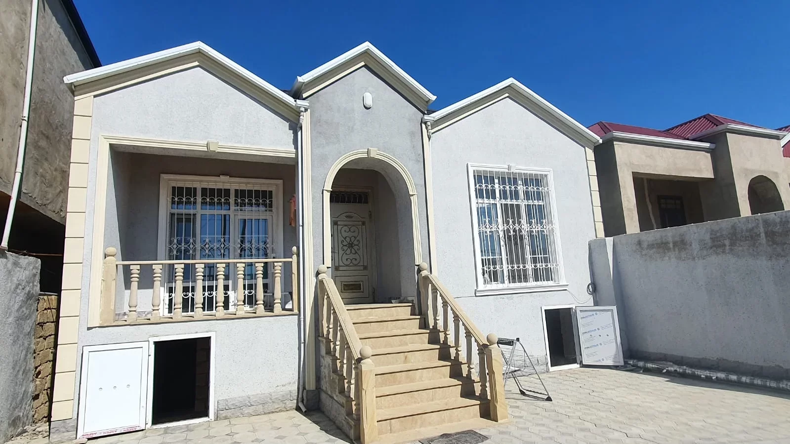 Satılır həyət evi, Zabrat