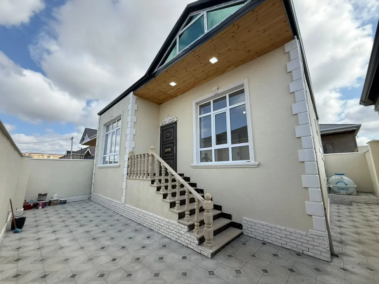 Satılır həyət evi, Kürdaxanı