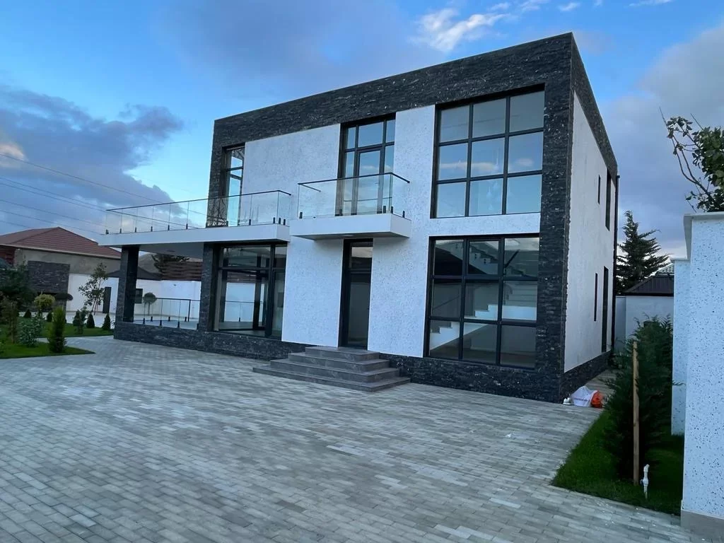 Buzovnada həyət evi satılır