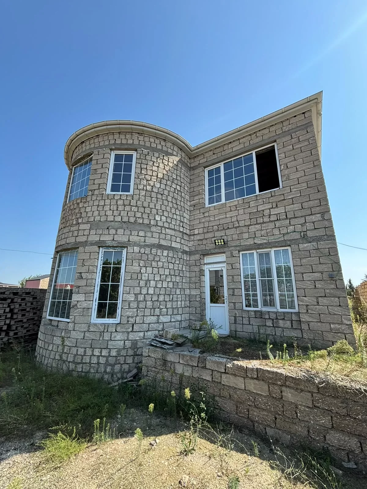 Buzovnada həyət evi satılır