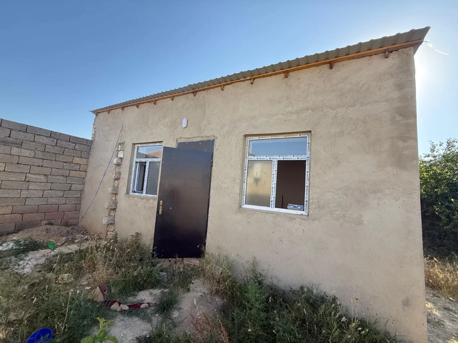 Maştağa qəsəbəsində 3 otaqlı ev satılır