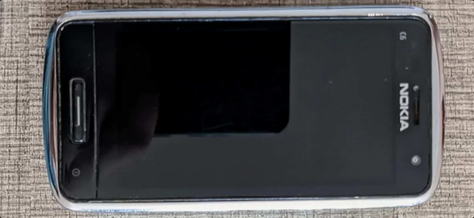 Ehtiyyat hissə Nokia C6 işlək ekranı orijinaldir — Мобильные телефоны