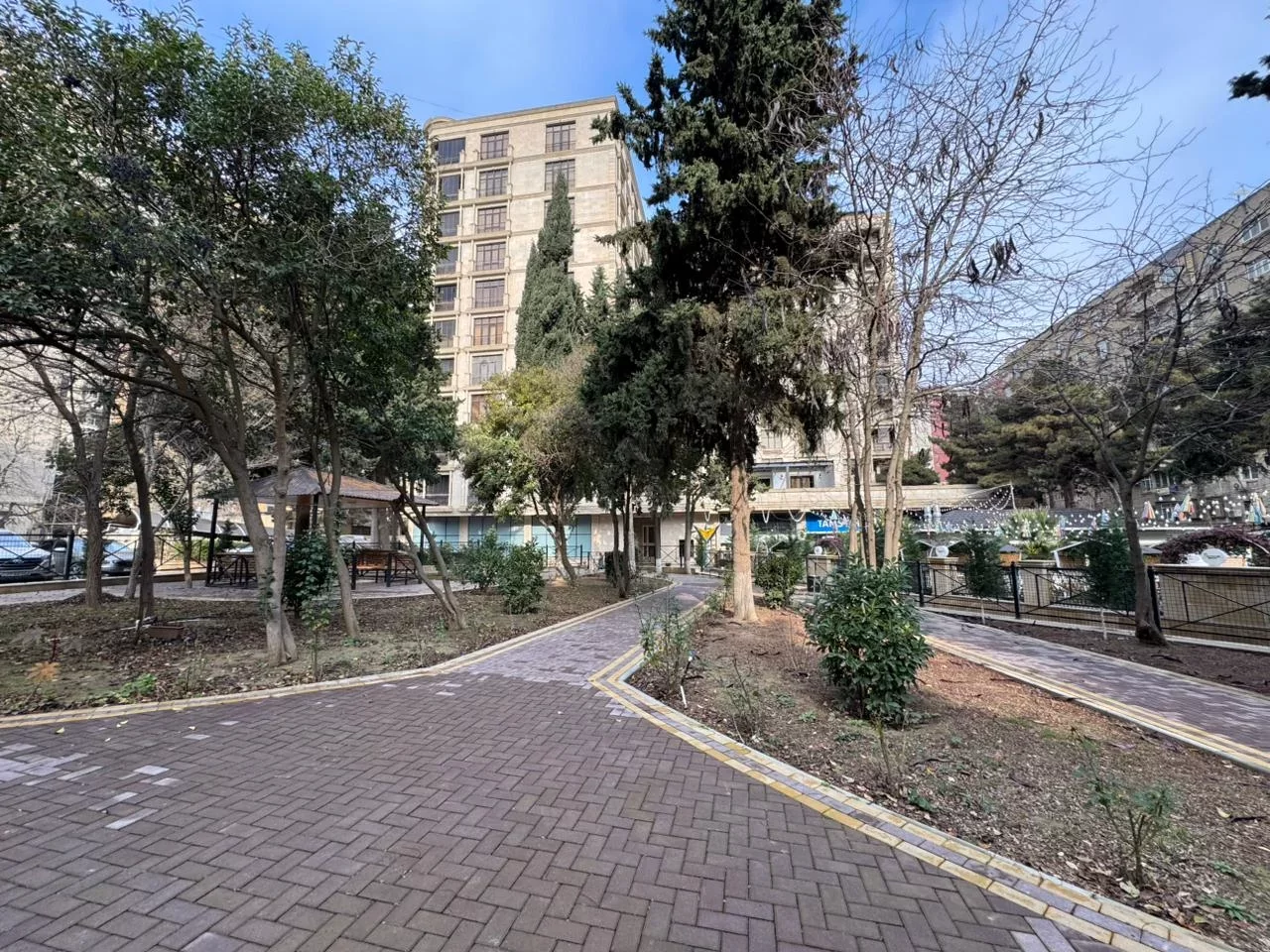 Satılır 4 otaqlı, Əhmədli qəs.