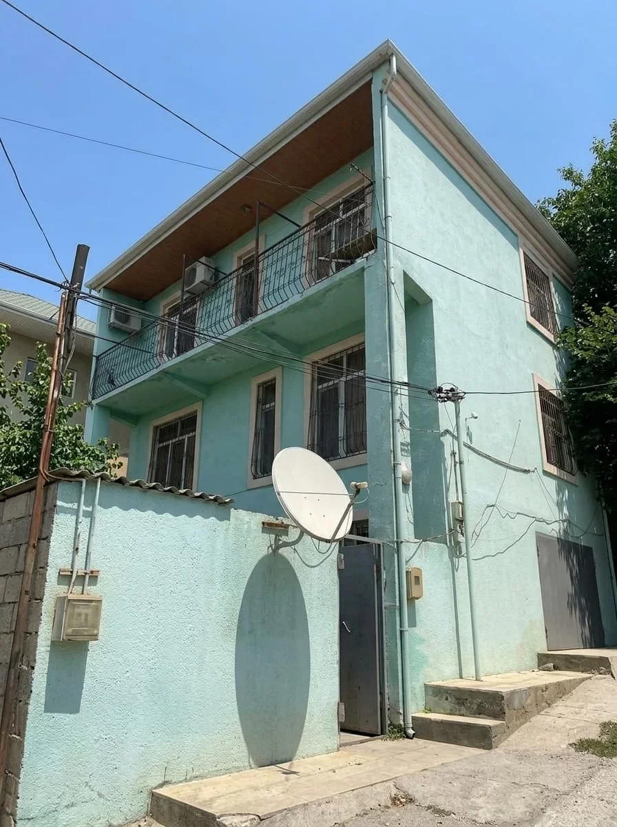 Satılır həyət evi, Əmircan qəs.