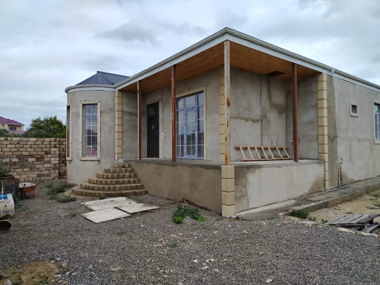 Buzovnada həyət evi satılır
