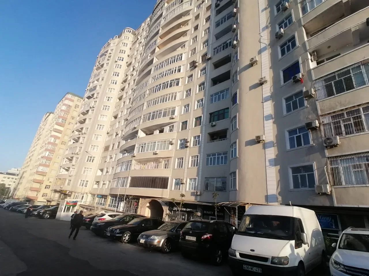 Satılır 2 otaqlı, İnşaatçilar metrosu — Satılır