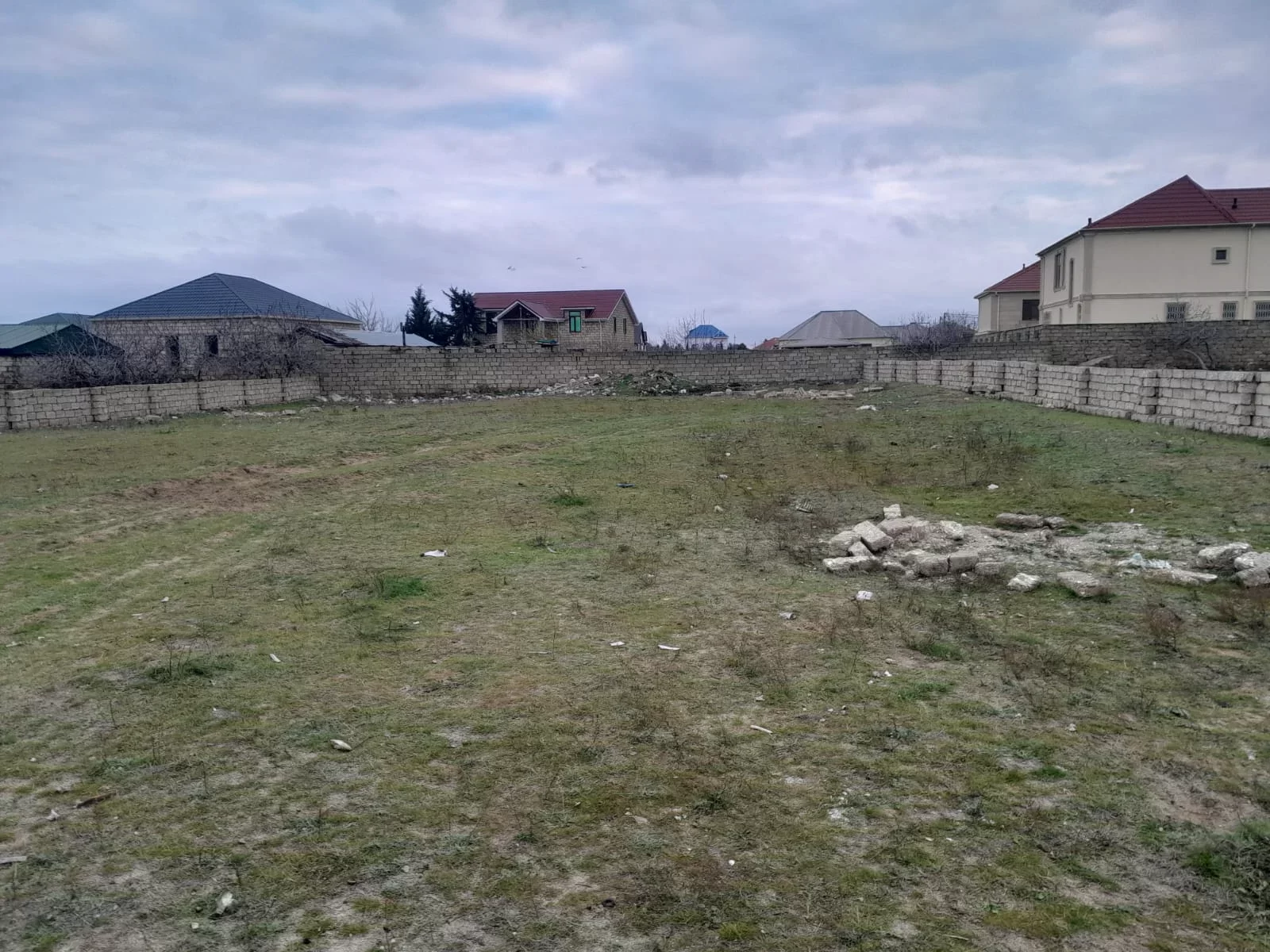 Satılır torpaq, Albalılıq q.
