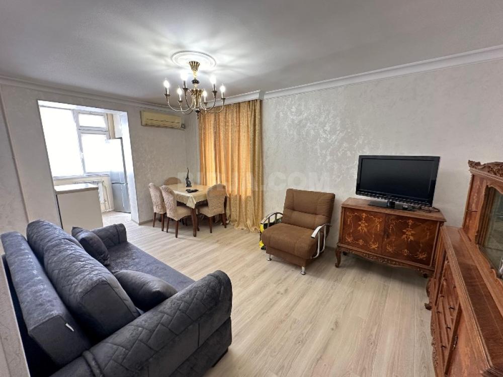 Statistika Komitəsinin yanında 2 otaqlı mənzil satılır