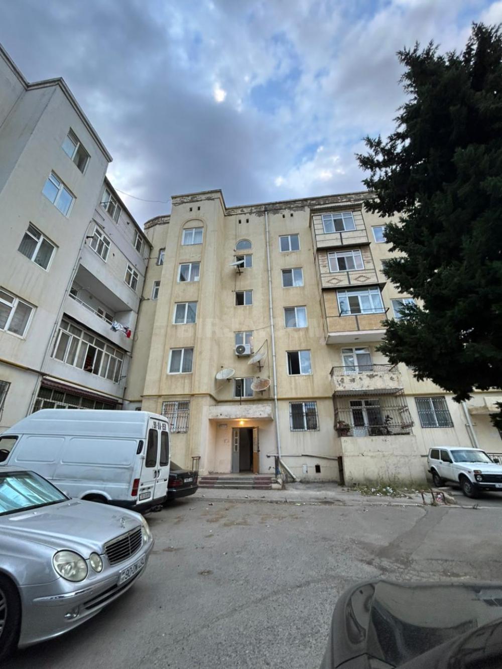 Yeni Yasamalda 3 otaqli menzil satilir