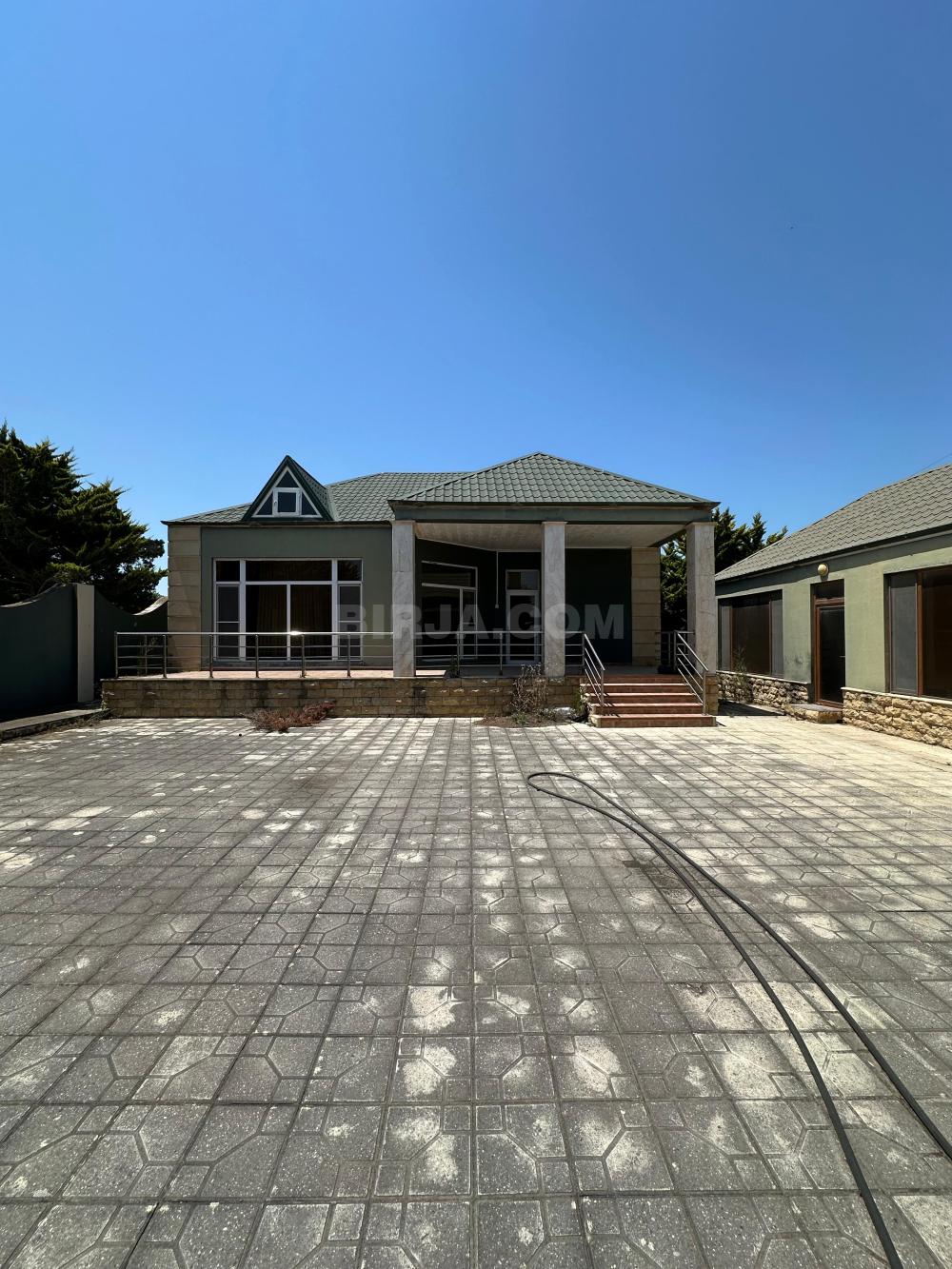 Buzovnada bağ evi satılır  — Satılır