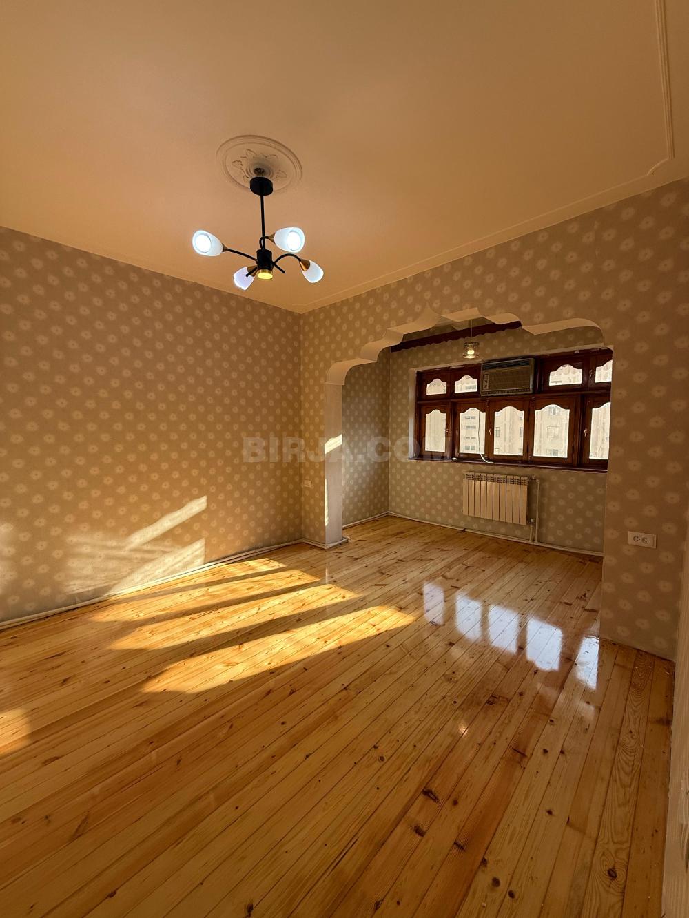 Satılır 3 otaqlı, Xalqlar Dostluqu metrosuna yaxın 