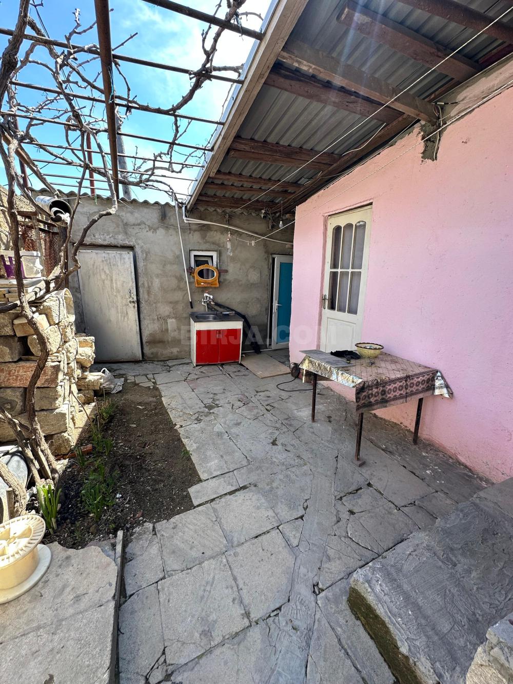 Maştağada həyət evi satılır