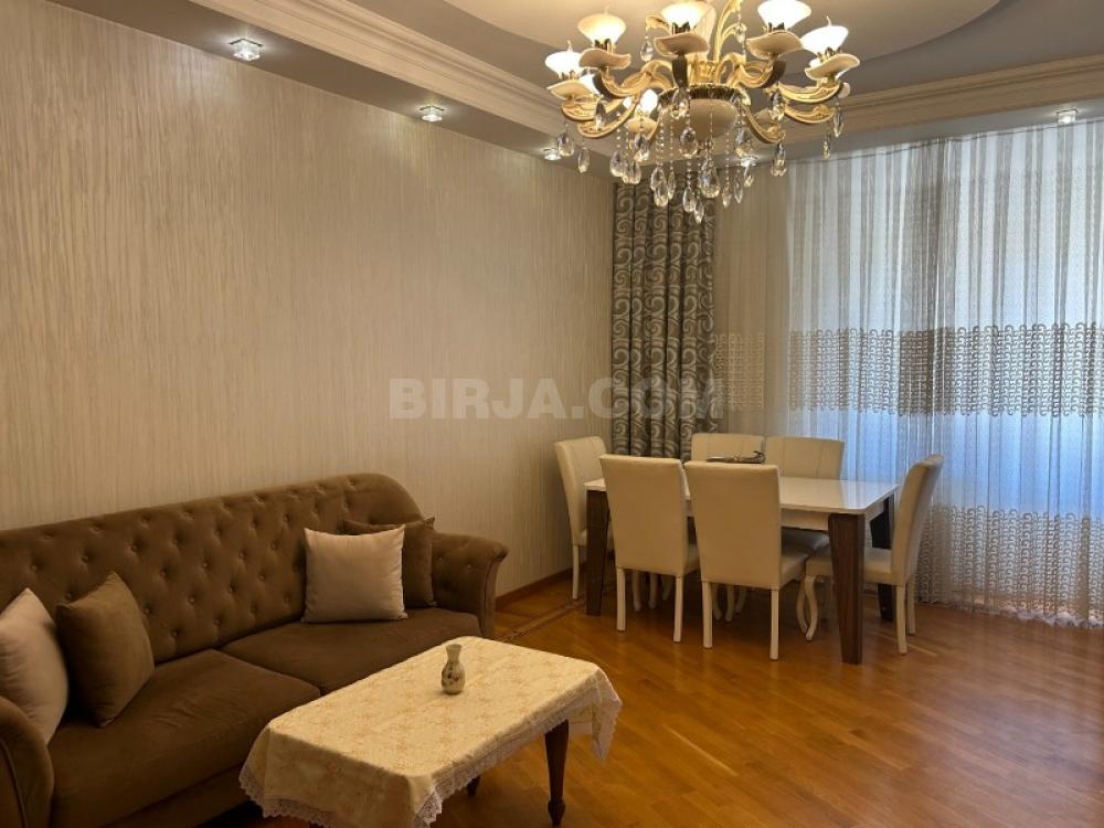 Tibb Universitetinə yaxın 3 otaqlı mənzil satılır