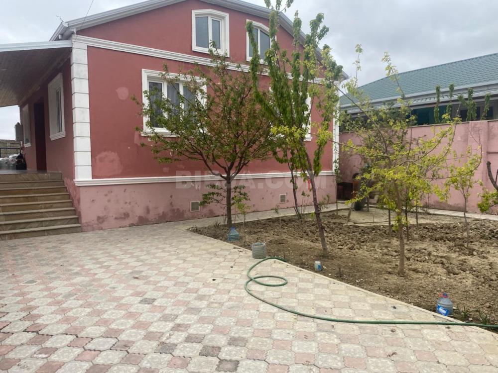 Zabratda həyət evi satılır