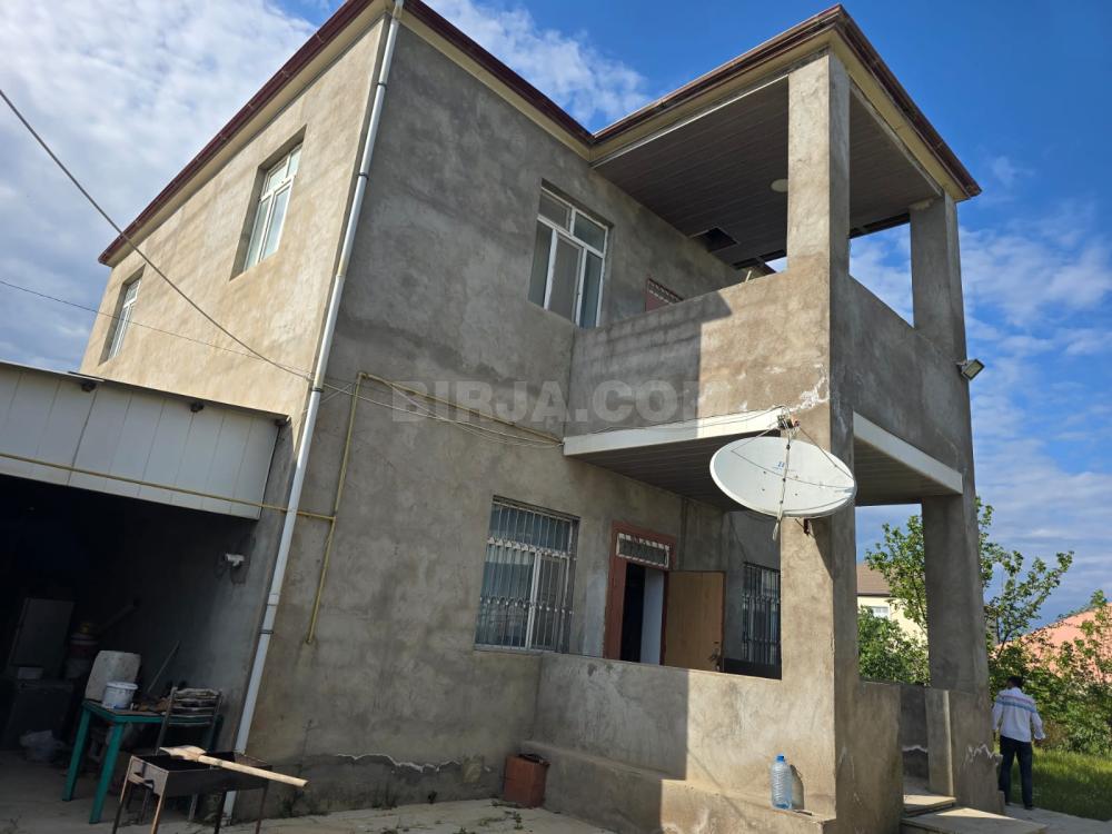 Mərdəkanda həyət evi  satılır — Satılır
