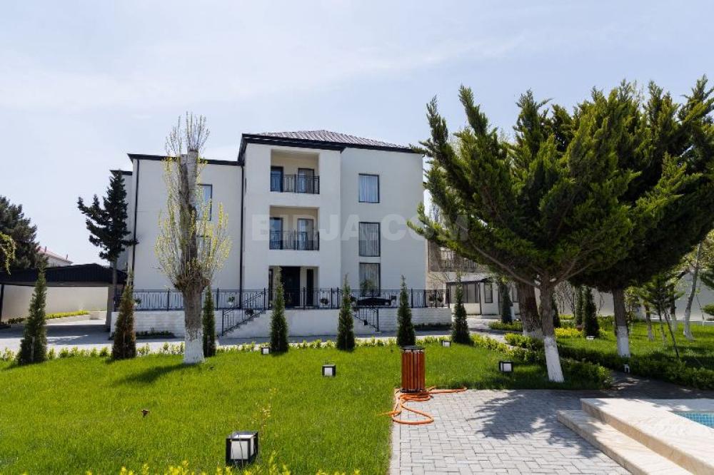 Novxanıda bağ evi satılır