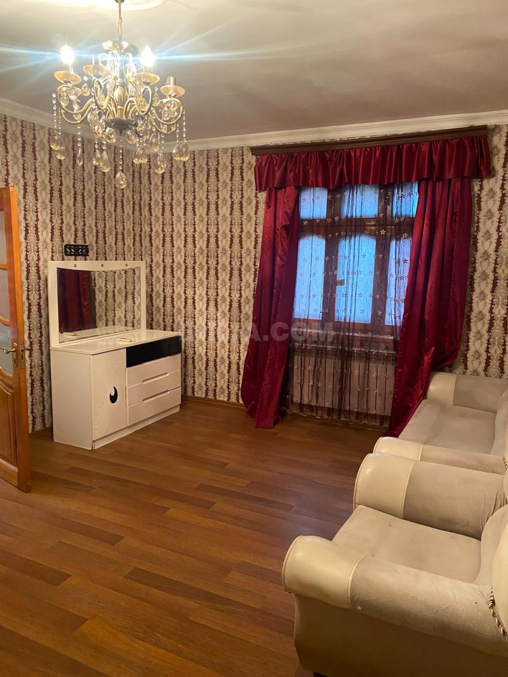 Satılır 1 otaqlı, Polad Həşimov küç.