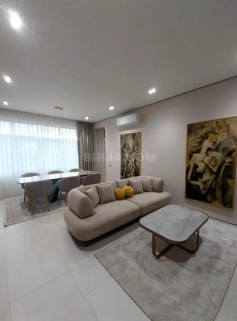 Səməd Vurğun parkı və 28 May m/s yaxın 3 otaqlı mənzil satılır