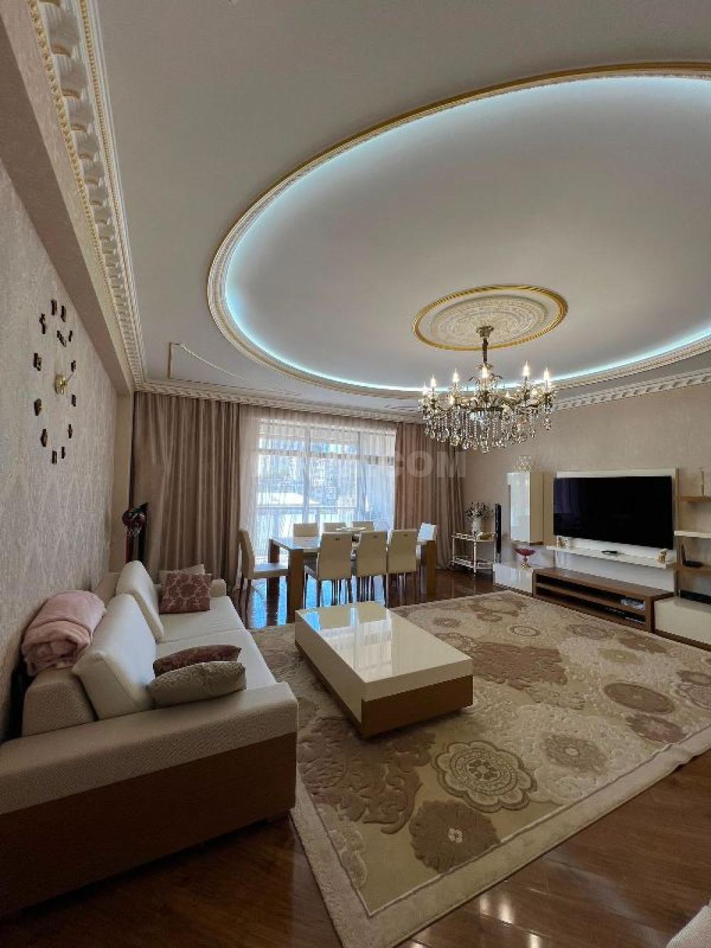 Şokolad Towerdə 3 otaqlı mənzil satılır