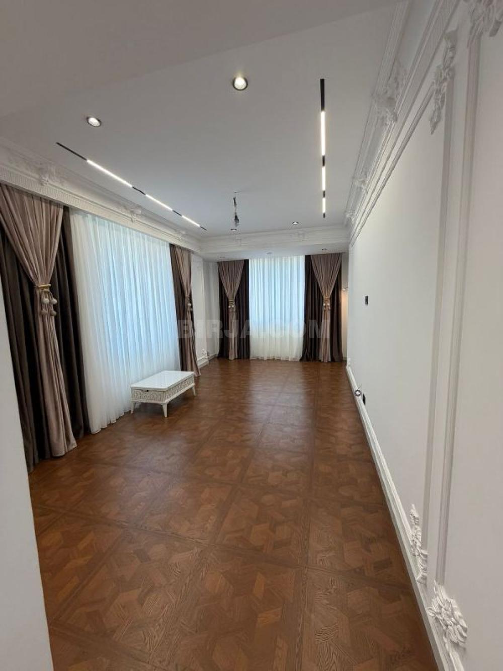 20 Yanvar və İnşaatçılar m/s yaxın 3 otaqlı mənzil satılır