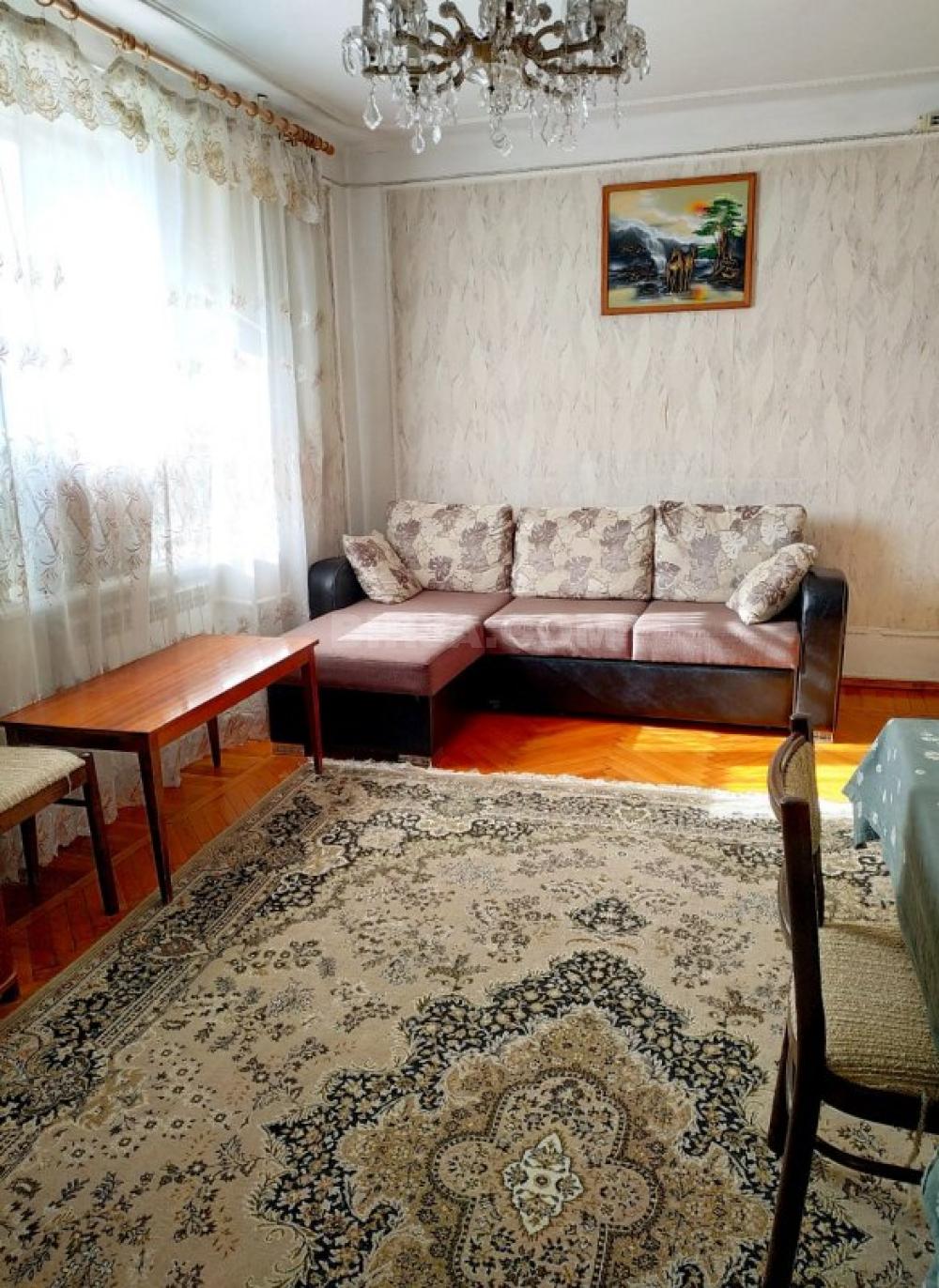 BDU və Elmlər Akademiyası m/s yaxın 2 otaqlı mənzil satılır