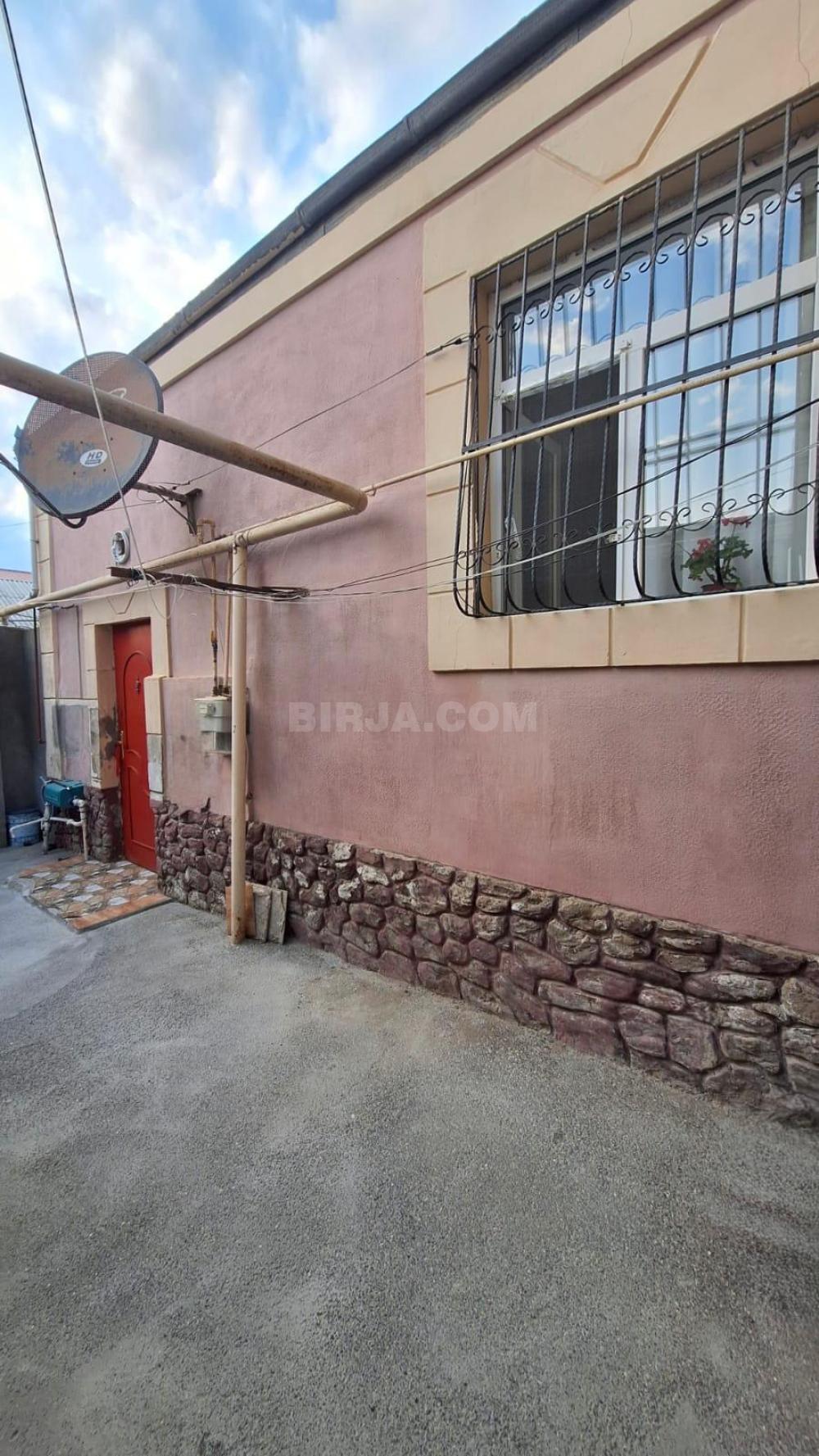 Xırdalanda həyət evi satılır