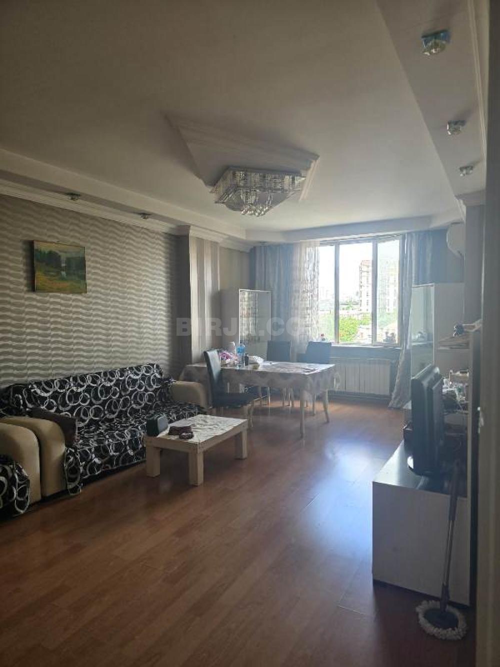 Zabitlər parkının yanında 3 otaqlı mənzil satılır — Satılır