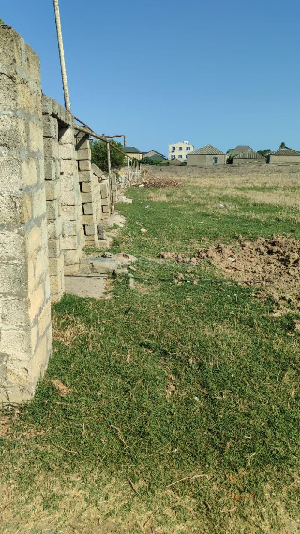 Satılır torpaq, Ramanı