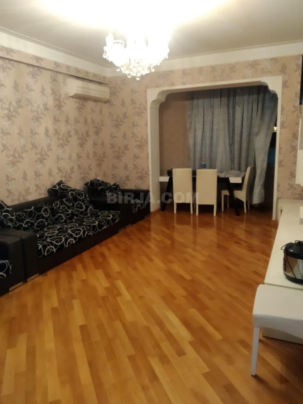 Satılır 3 otaqlı,  Yeganə şadlıq sarayının yanında 