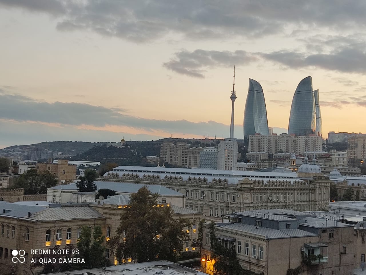 İcarəyə 3 otaqlı. pr Azerbaycan Kirayə evlər, Bakıda kirayə ev